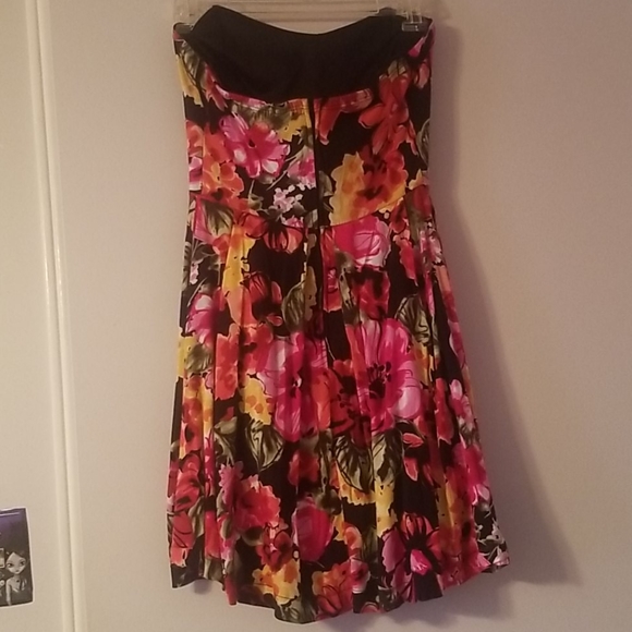 Floral Bodice Strapless Sweetheart Dress - Picture 4 of 4
